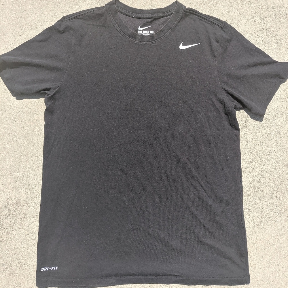 NIKE Dri-Fit Men's Tee Size Medium